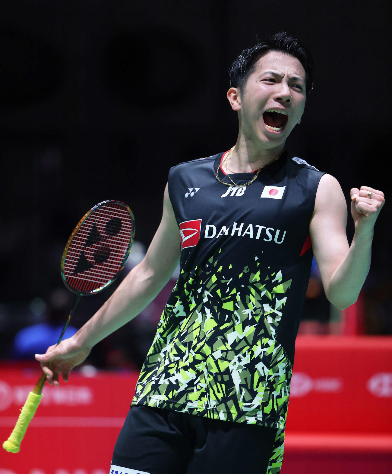 男子シングルス2回戦　ポイントしガッツポーズする渡辺（撮影・河田真司）