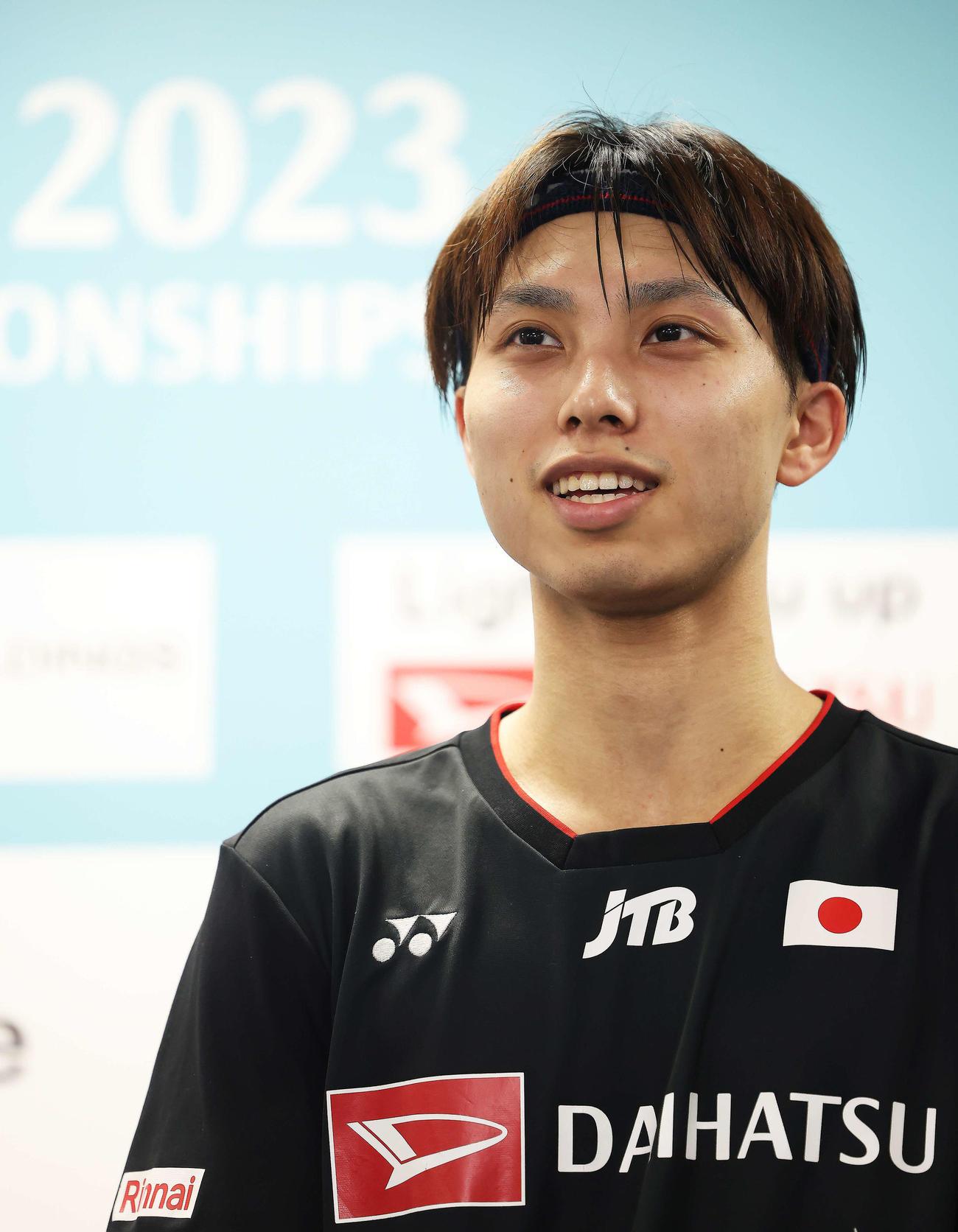 男子シングルス2回戦　試合後、インタビューに答える奈良岡（撮影・河田真司）