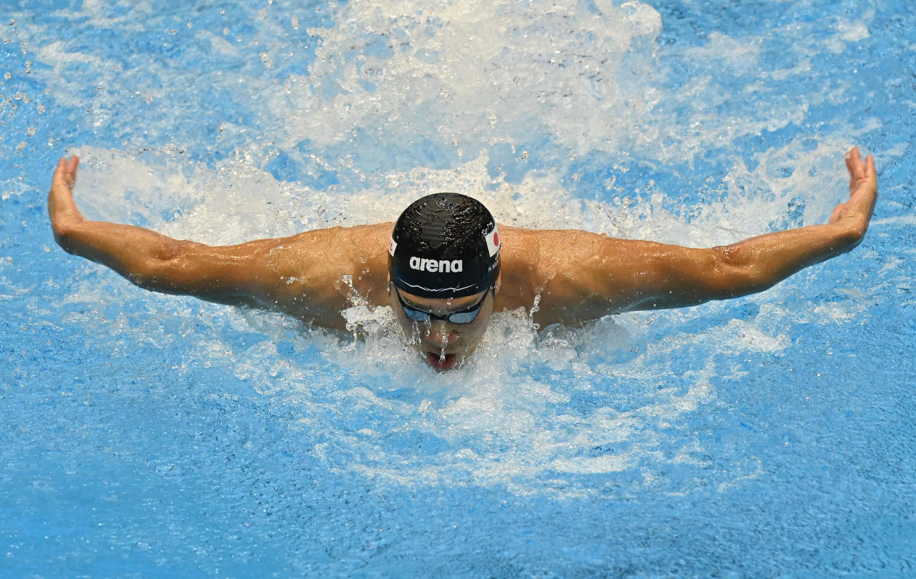 世界水泳2023福岡大会第15日　男子100メートルバタフライ予選で力泳する水沼尚輝（撮影・岩下翔太）