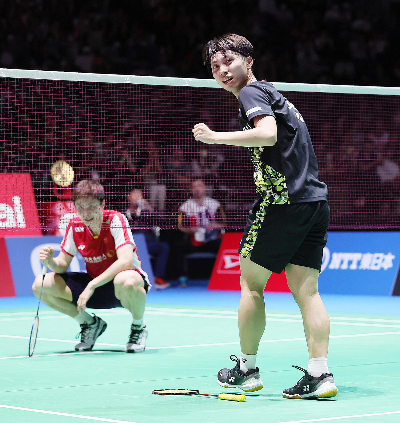男子シングルス準々決勝　第3G、奈良岡（右）はシー・ユーチーを破りガッツポーズ（撮影・足立雅史）
