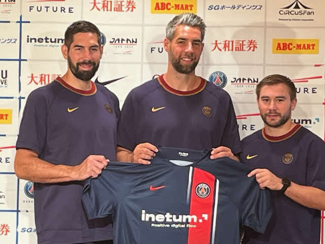 来日会見したPSGハンドボールのフランス代表ルカ・カラバティッチ、同二コラ・カラバティッチ、オランダ代表ルック・スタインズ（左から）


