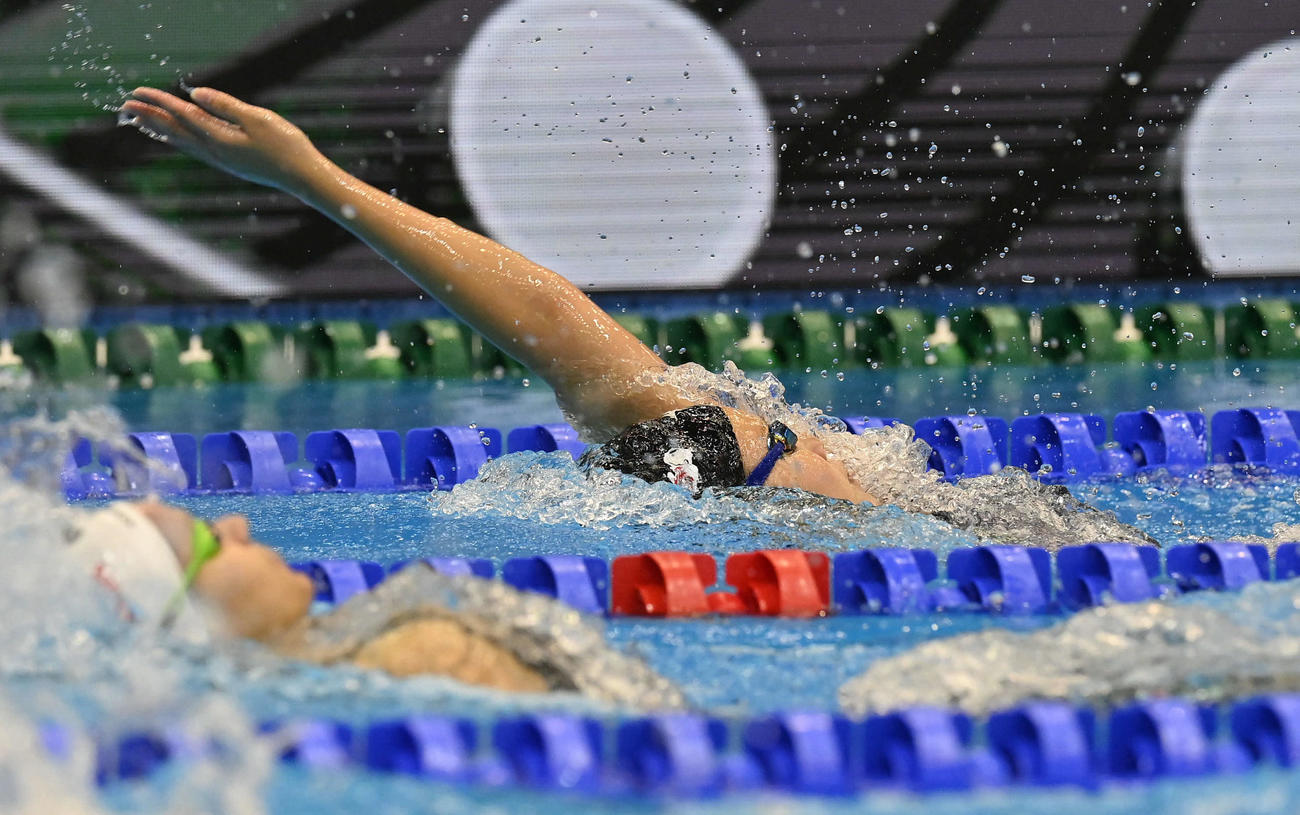 世界水泳2023福岡大会第15日　女子200メートル背泳ぎ準決勝で力泳する白井璃緒（撮影・岩下翔太）
