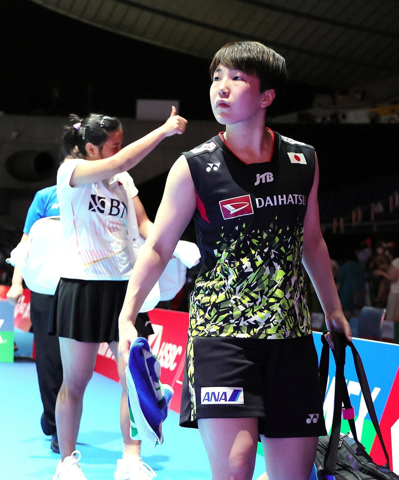 女子シングルス準々決勝　グレゴリア・マリスカ・トゥンジュン（左）に敗れた山口（撮影・足立雅史）