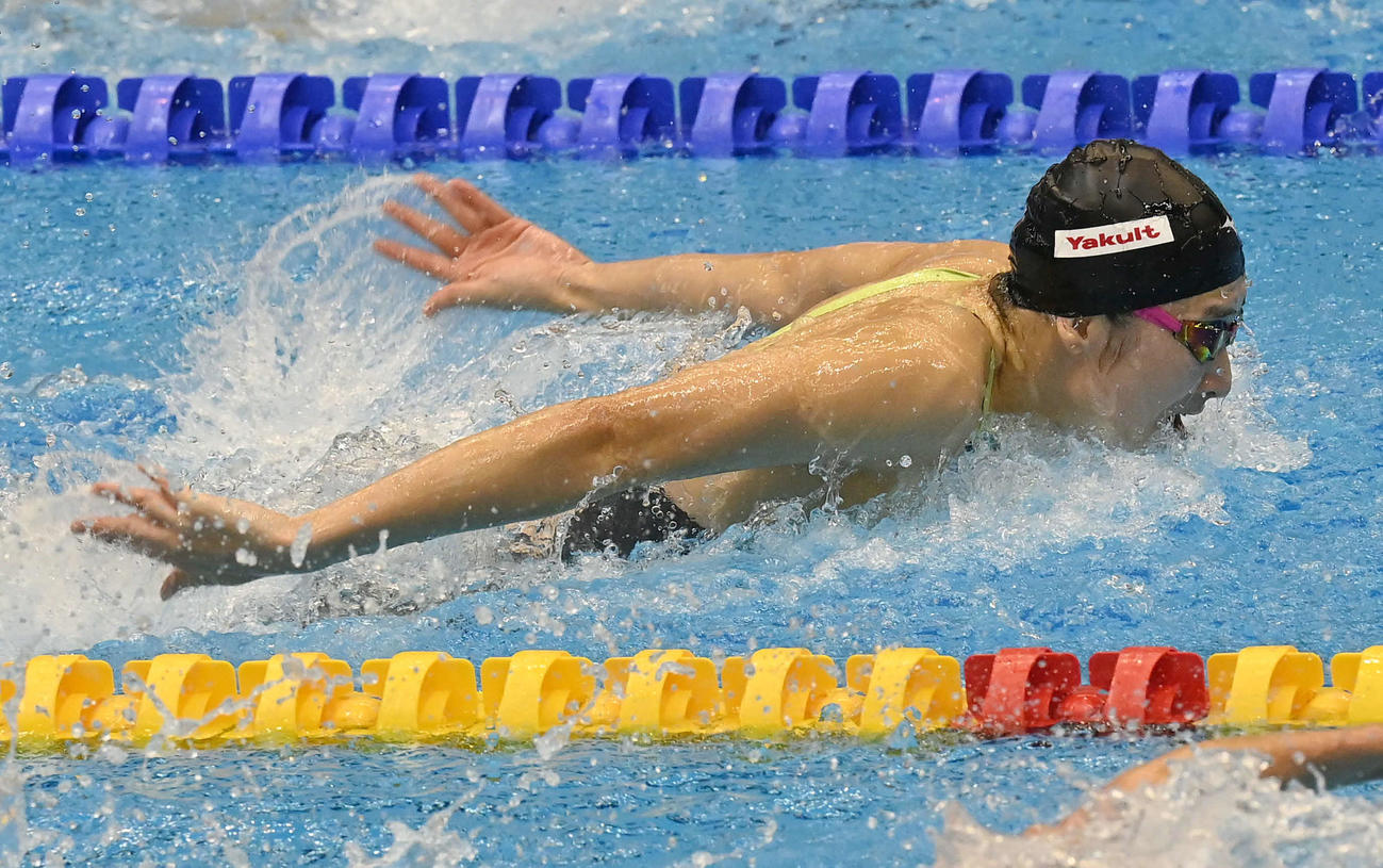 世界水泳2023福岡大会第15日　女子50メートルバタフライ予選で力泳する池江璃花子（撮影・岩下翔太）