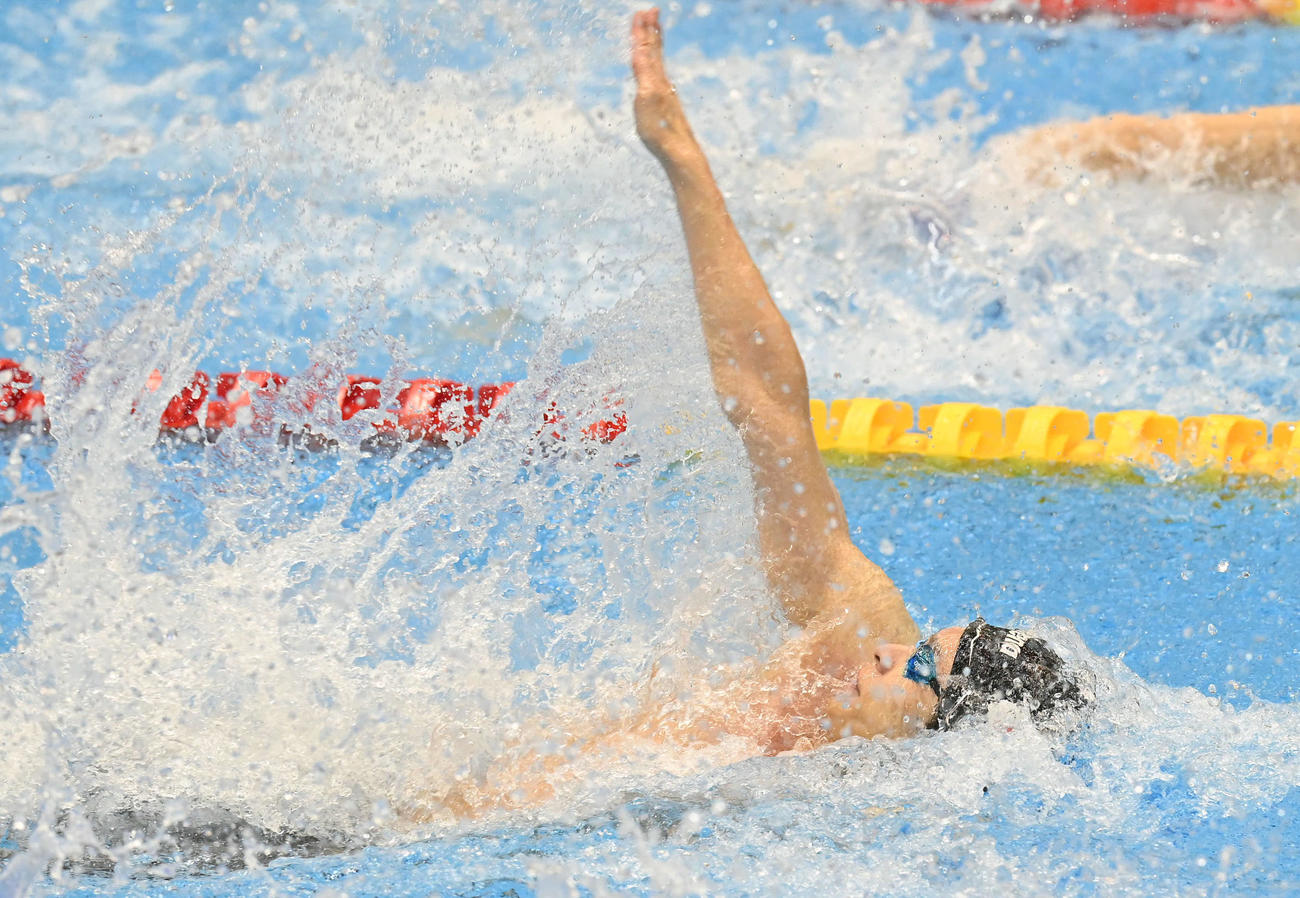 世界水泳2023福岡大会第16日　男子50メートル背泳ぎ予選で力泳する入江陵介（撮影・岩下翔太）