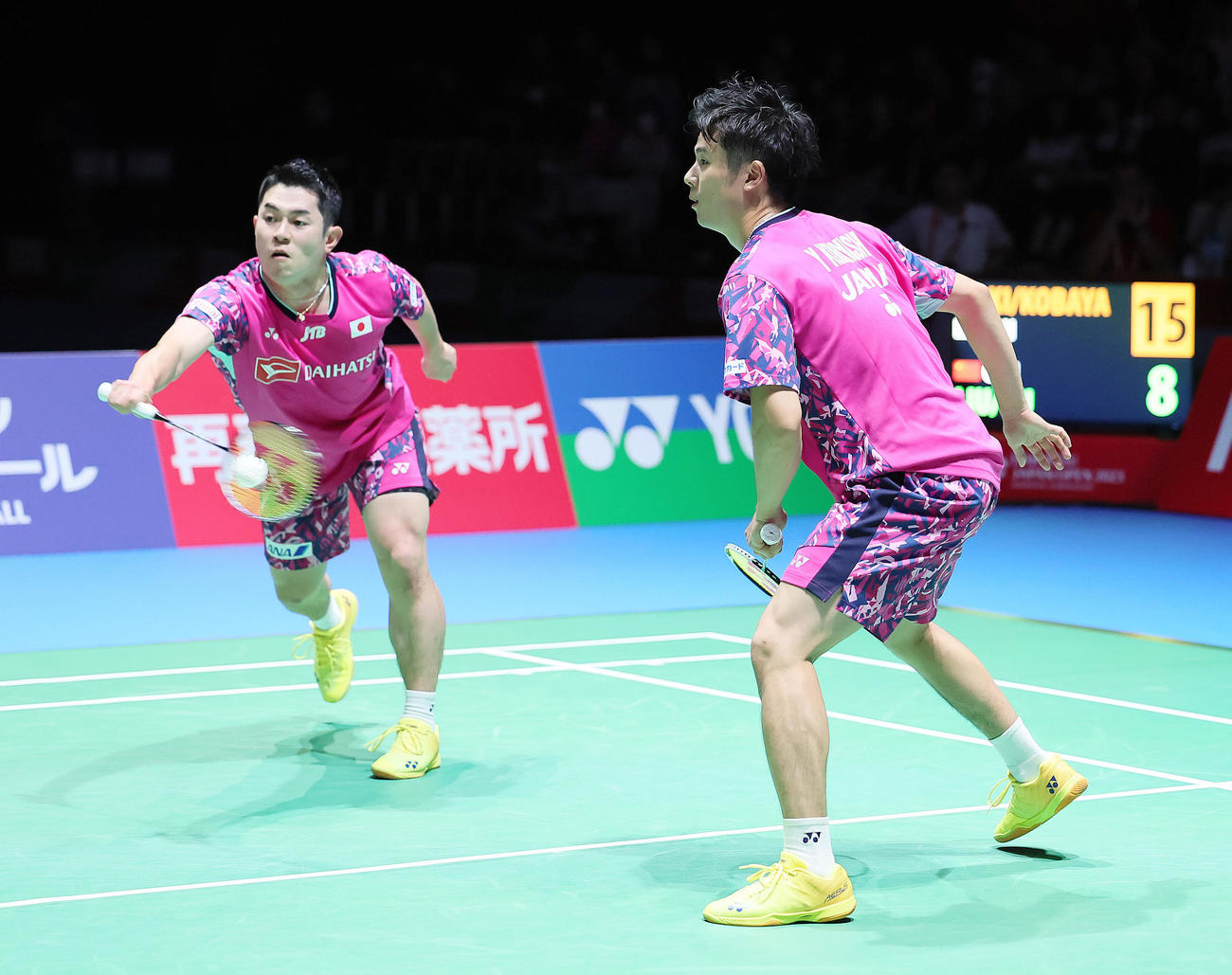 男子ダブルス準決勝　決勝進出を決めた保木（左）、小林組（撮影・足立雅史）