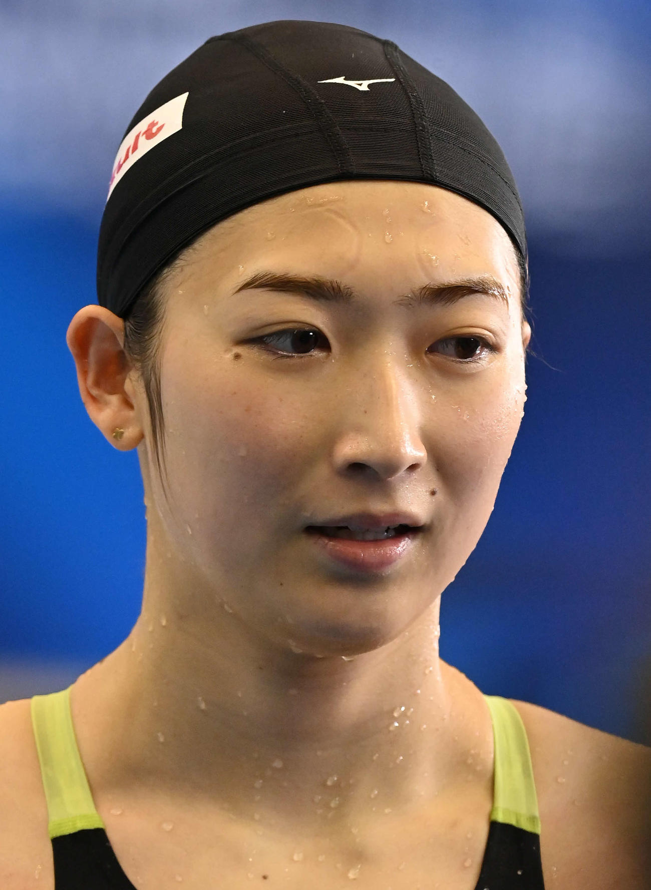 世界水泳2023福岡大会第16日　女子50メートルバタフライ決勝、7着となった池江璃花子は目を潤ませながら引き揚げる（撮影・岩下翔太）
