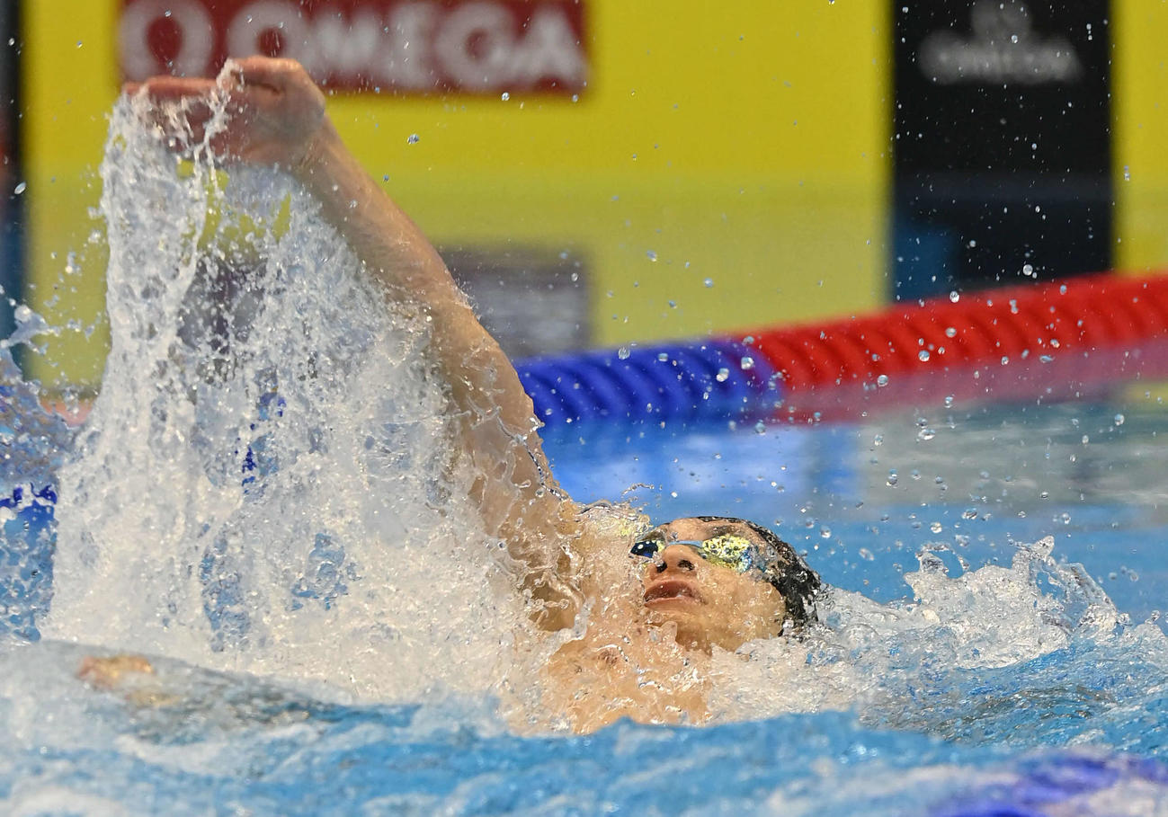 世界水泳2023福岡大会第16日　男子50メートル背泳ぎ準決勝で力泳する入江陵介（撮影・岩下翔太）