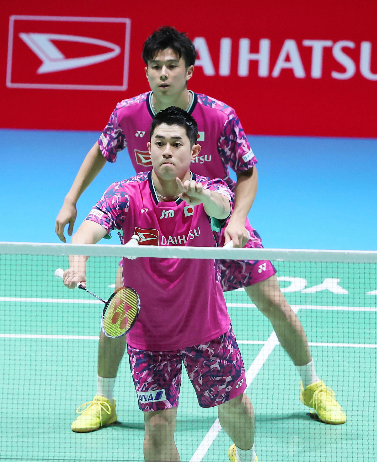 男子ダブルス決勝　決勝に臨む保木（手前）、小林組（撮影・足立雅史）