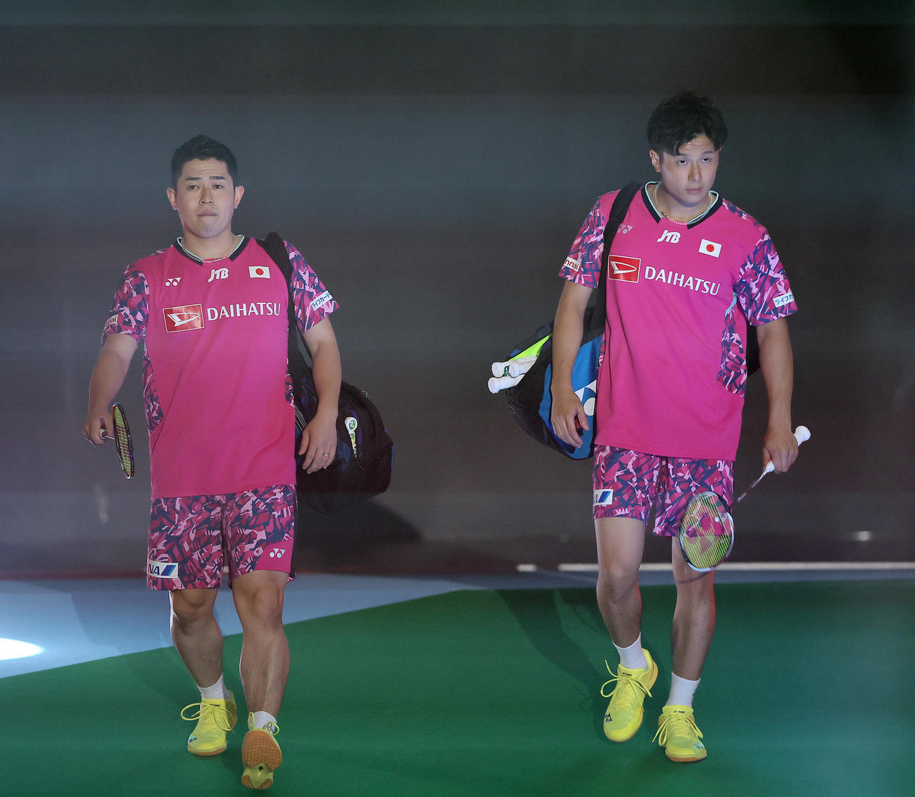 男子ダブルス決勝　決勝に臨む保木（左）、小林組（撮影・足立雅史）