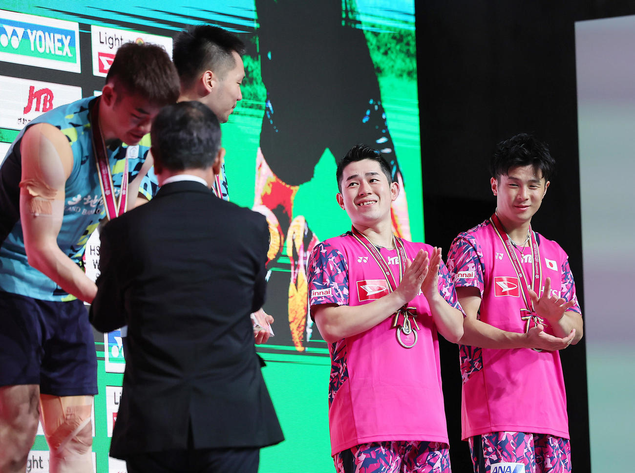 準優勝の保木（左）、小林組（撮影・足立雅史）