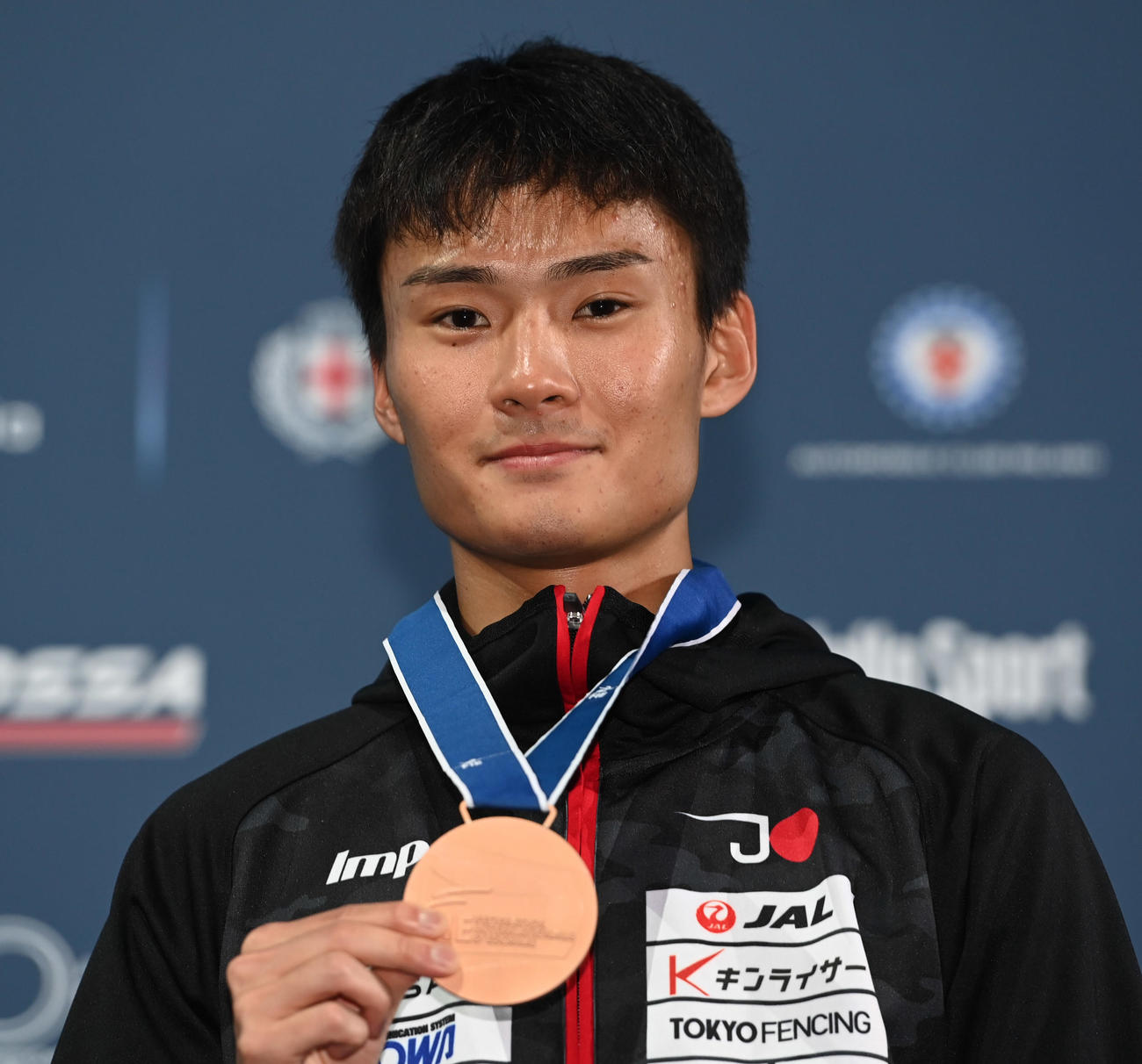 フェンシング世界選手権の男子フルーレ個人で初の銅メダルを獲得した松山恭助。団体ではさらに上の輝きを手にした(C)日本協会／Augusto Bizzi／FIE