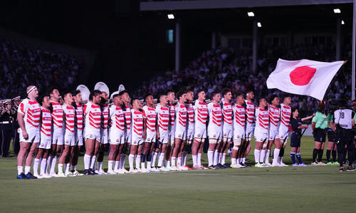 日本対フィジー　試合前、君が代斉唱するラグビー日本代表の選手たち（撮影・江口和貴）