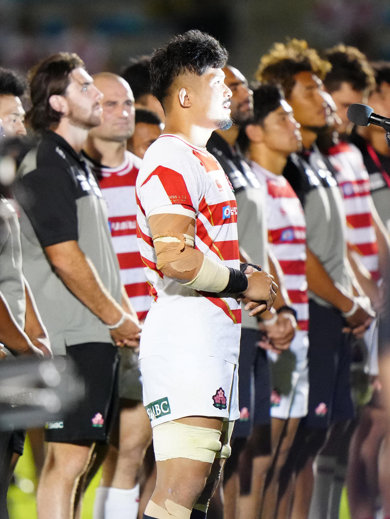 日本対フィジー　試合後、あいさつする姫野（撮影・江口和貴）