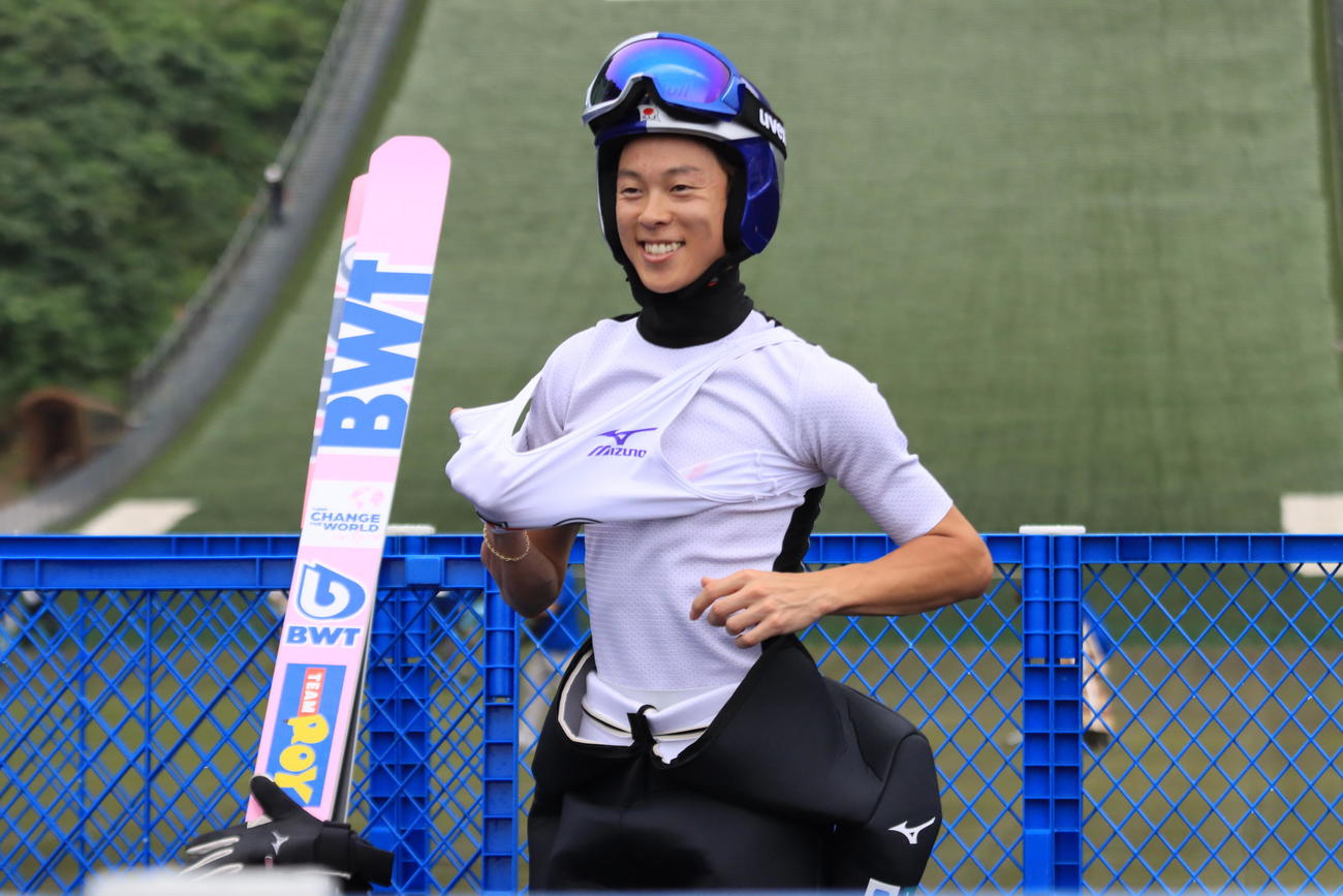 優勝が決まり笑顔の小林（撮影・保坂果那）