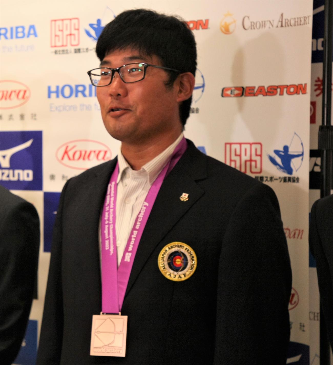 【アーチェリー】6大会連続五輪の古川高晴、パリで金に意欲「残す色が1つ」中西、斉藤は初出場 - スポーツ写真ニュース : 日刊スポーツ