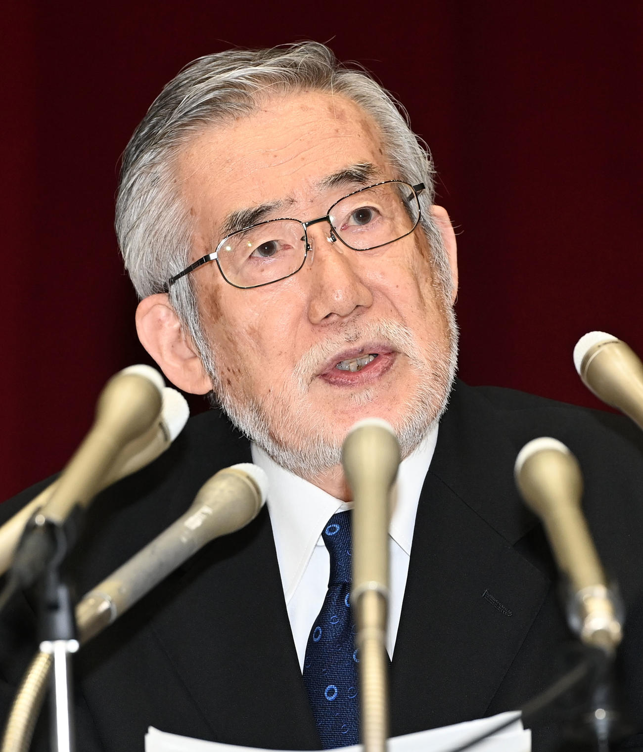 会見に臨んだ日大・酒井健夫学長（撮影・たえ見朱実）
