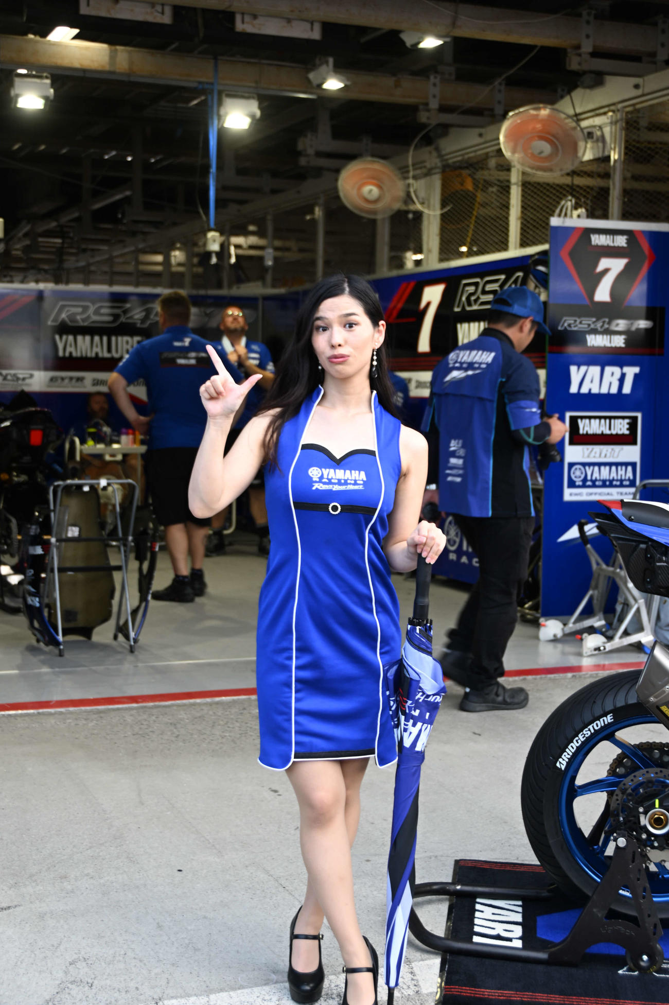7号車「YART YAMAHA OFFICIAL TEAM EWC」のレースクイーン
