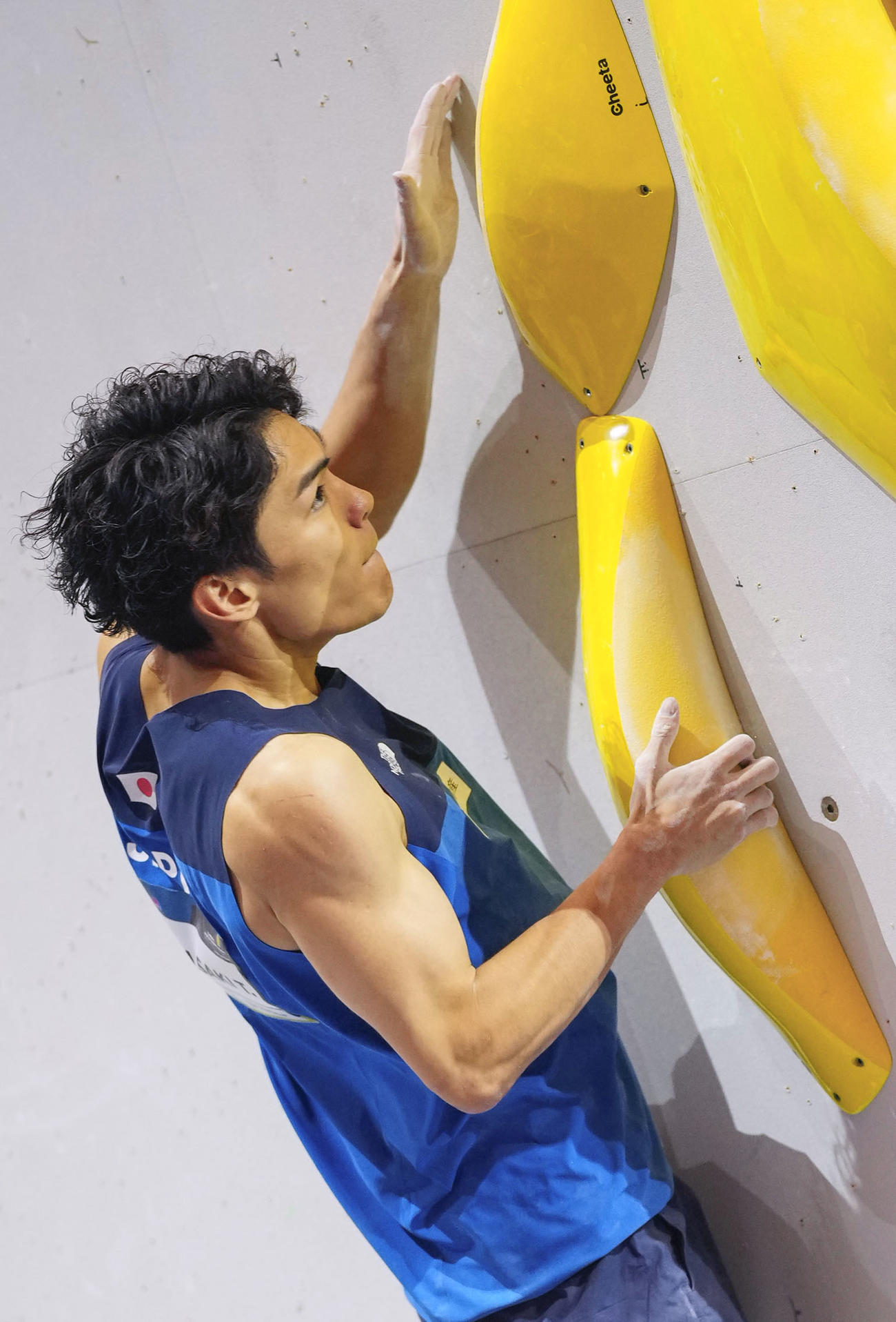 男子複合決勝　ボルダーの楢崎智亜（共同）