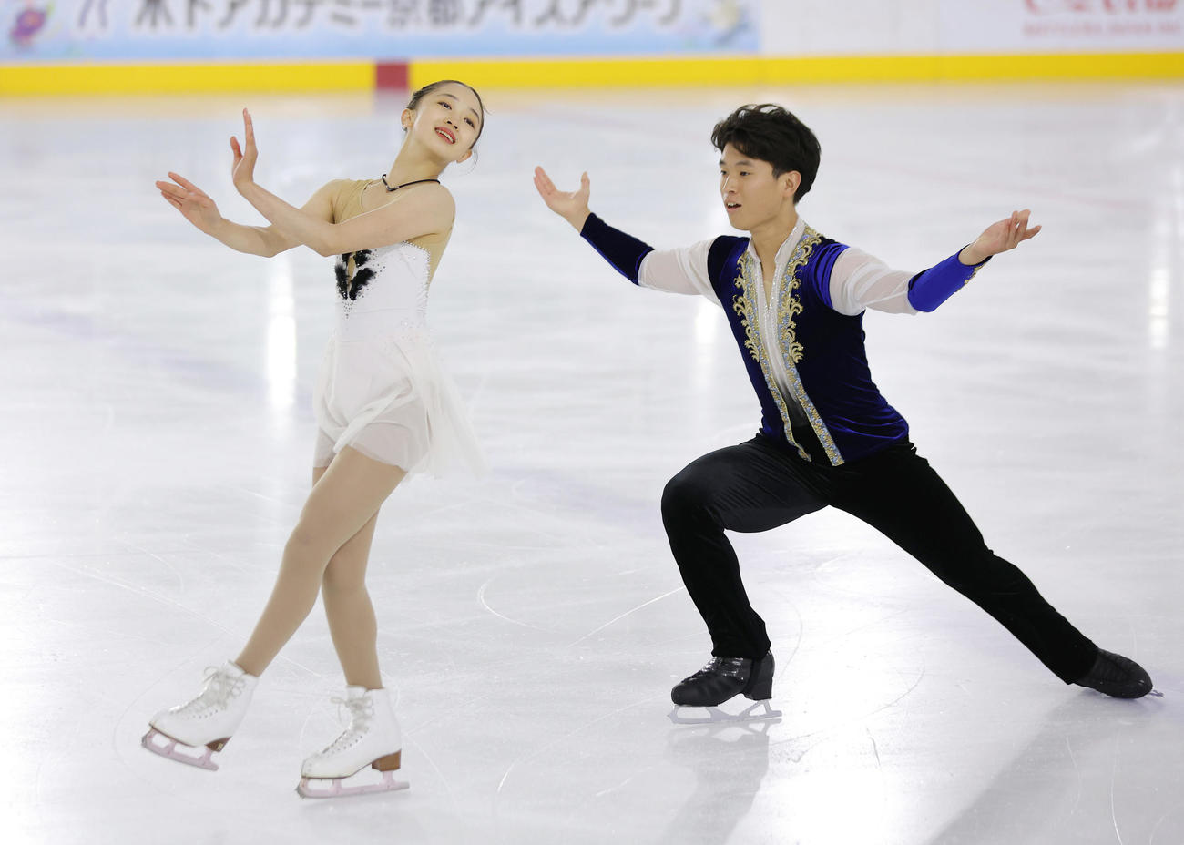 ジュニアペア　演技を披露する本田ルーカス剛史（右）・清水組（撮影・前田充）