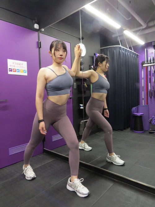 体重を前にかけ、上体を傾ける