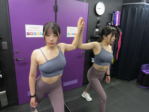 胸から腕にかけてグーっと伸びる