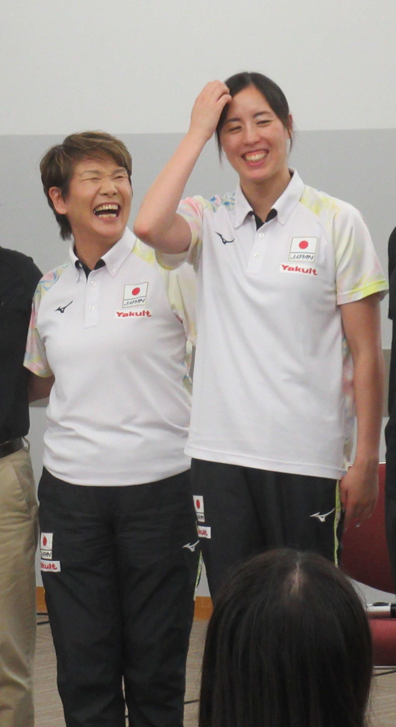 AS乾友紀子（右）は、井村雅代コーチとトークイベントに参加した（撮影・益田一弘）