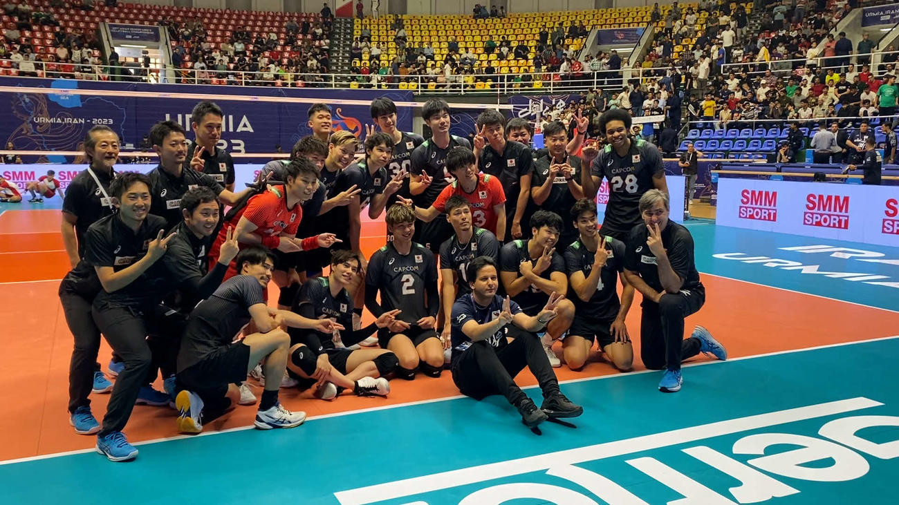 ウズベキスタンに勝利し、ポーズを決める龍神NIPPON（C）JVA