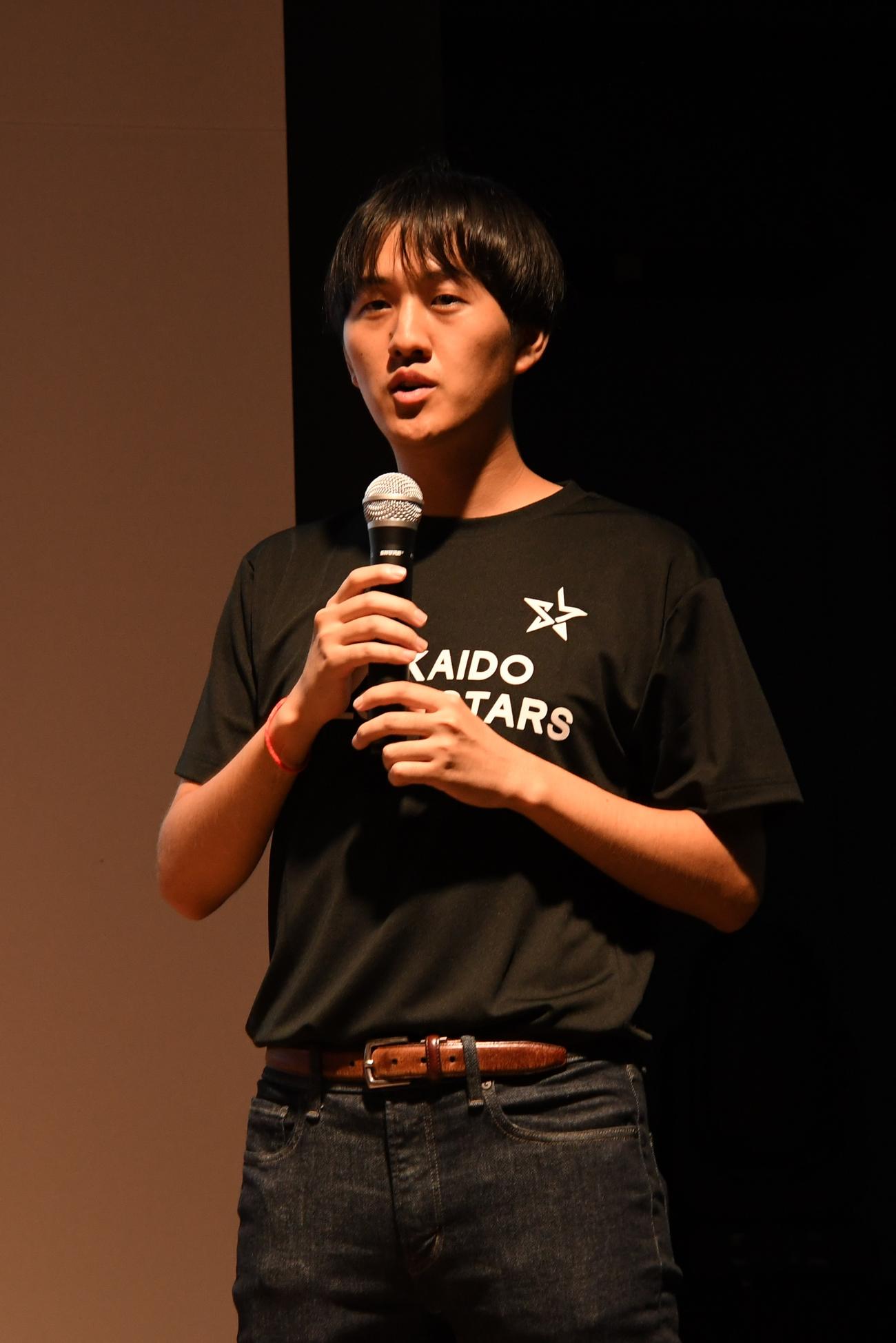 新チームの経営体制について説明する北海道イエロースターズの三木代表（撮影・石井翔太）