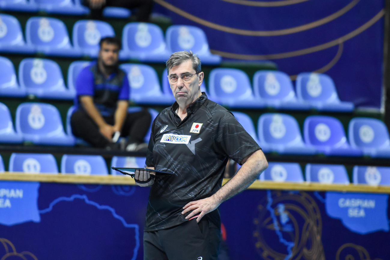 バーレーン戦に臨むブラン監督（C）AVC