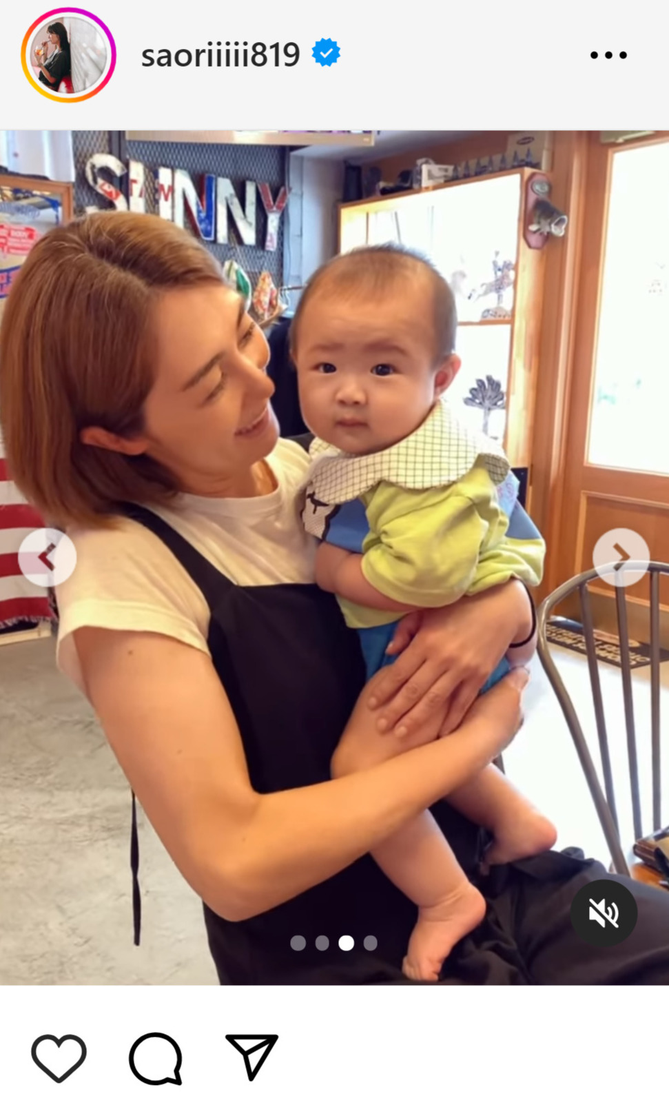 木村沙織さんの息子を抱きかかえる菅山かおるさん（木村沙織さんのインスタグラムから）