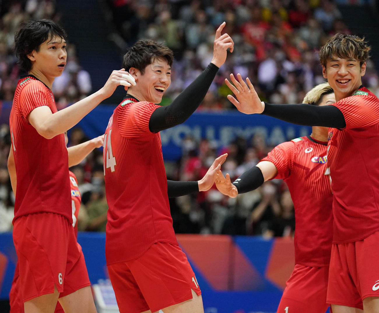 バレー男子日本代表の石川祐希（左から2人目）ら（2023年6月6日撮影）