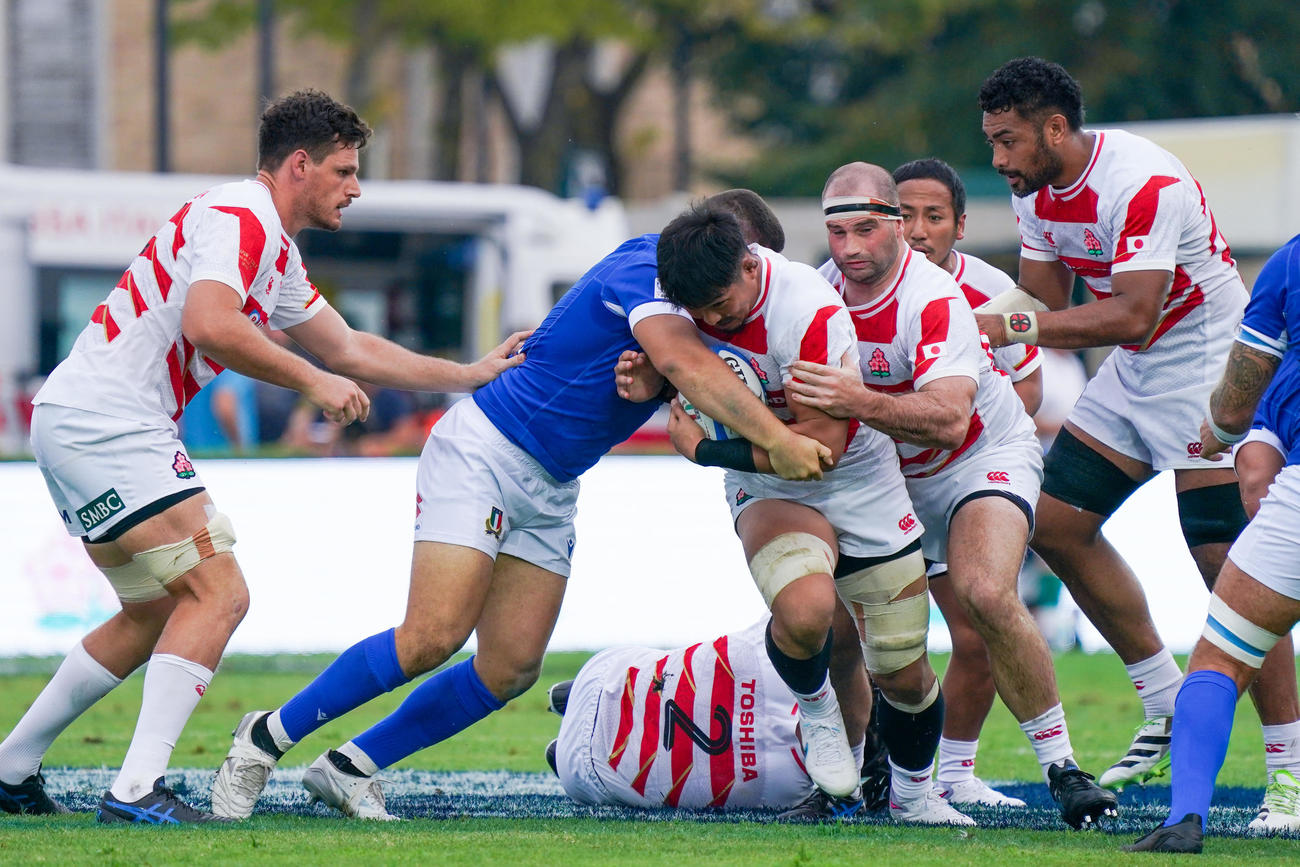 日本対イタリア　イタリアとテストマッチに臨む日本代表（撮影・パオロ　ヌッチ）