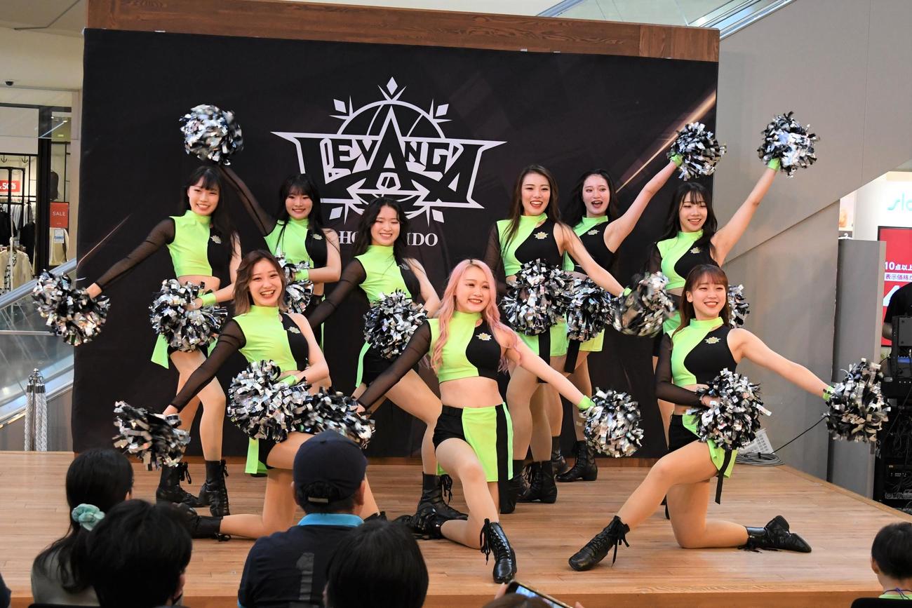 ダンスパフォーマンスを披露したレバンガ北海道の公式チア「パシスタスピリッツ」（撮影・石井翔太）