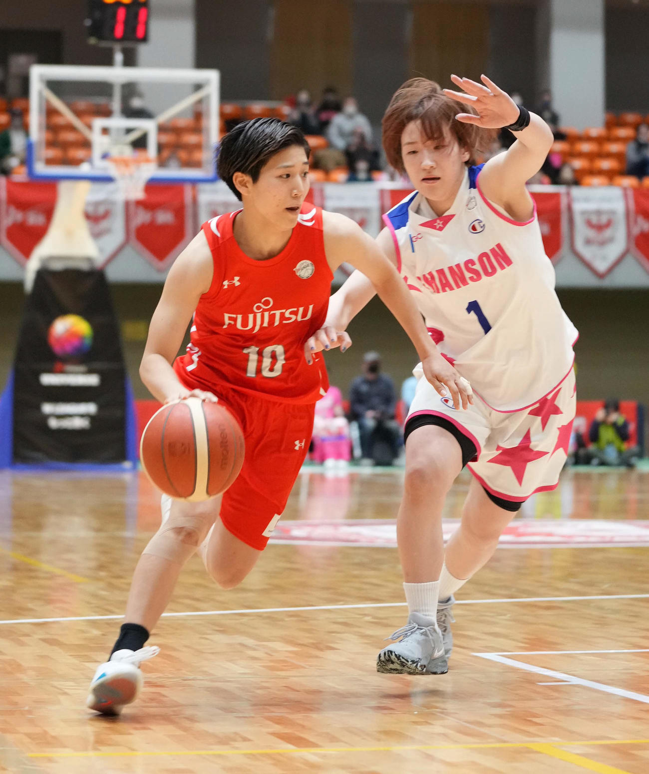 切れ込む富士通PG町田瑠唯（2023年撮影）