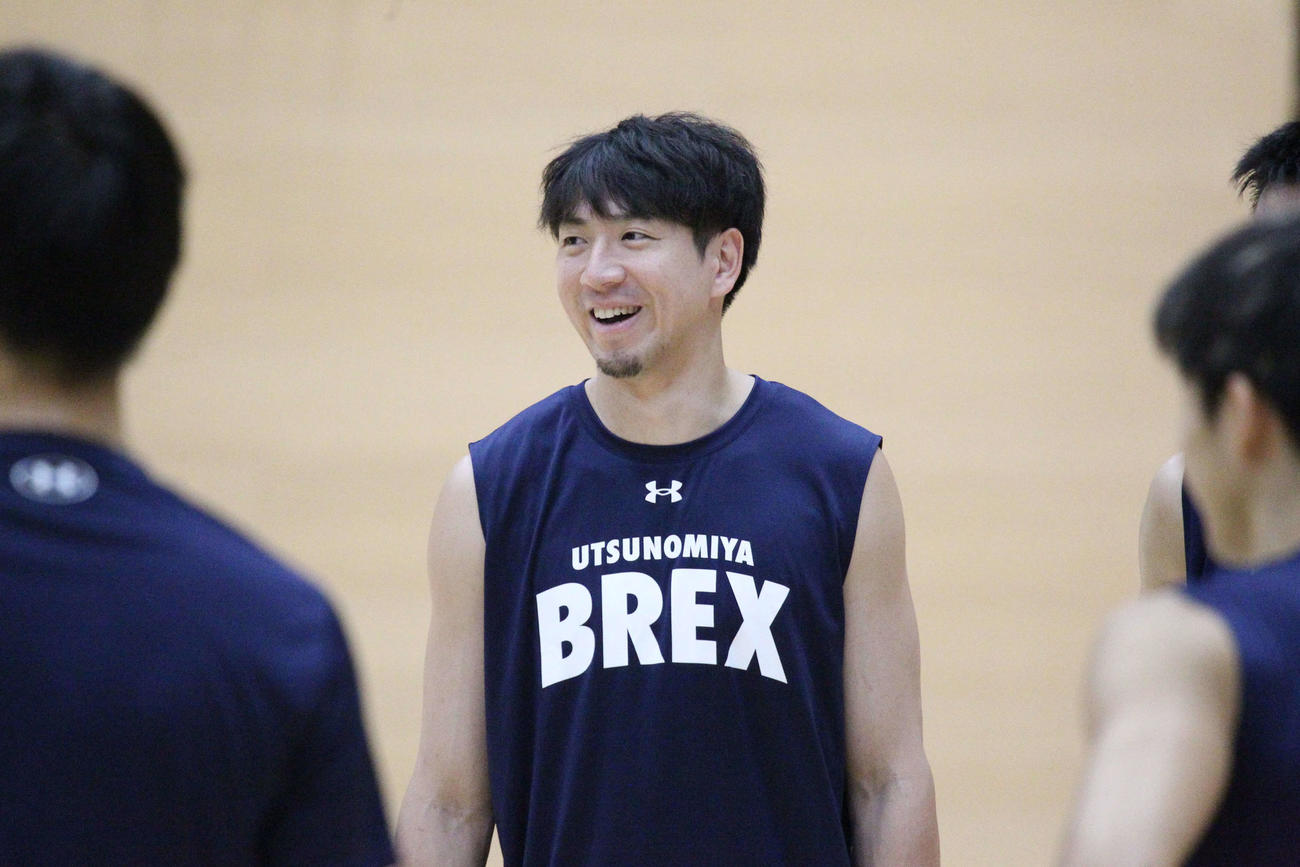 W杯を終えて所属チームに戻った宇都宮・比江島は笑顔で練習に加わった（撮影・沢田啓太郎）