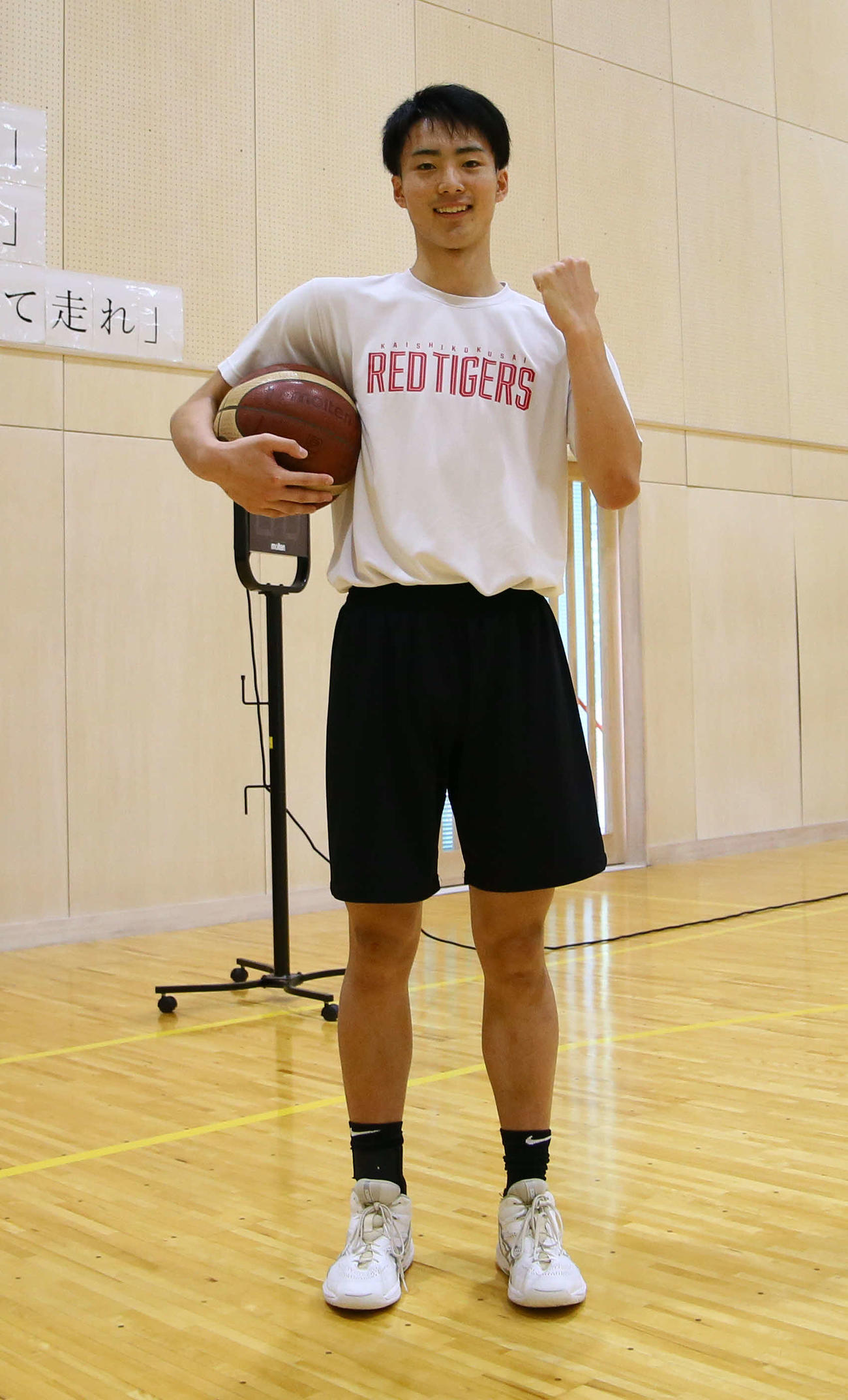 ガッツボーズで張り切るSF千保