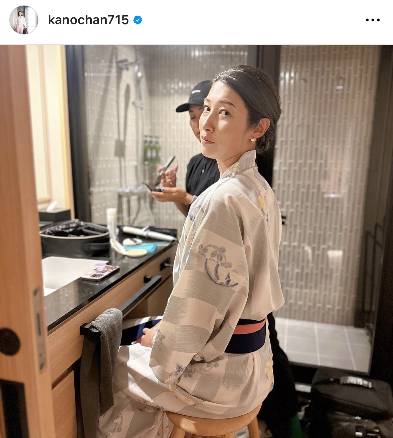 浴衣姿で横目でカメラを見る狩野舞子さん（狩野舞子さんのインスタグラムから）