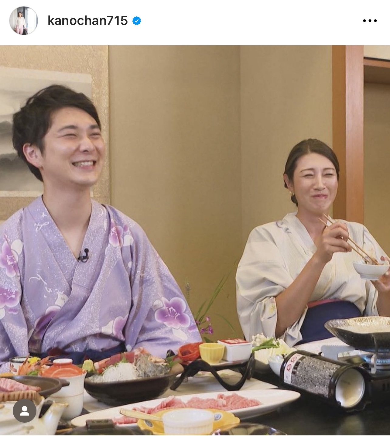 山陰中央テレビの平川翔也アナらと夕食を楽しむ狩野舞子さん（狩野舞子さんのインスタグラムから）