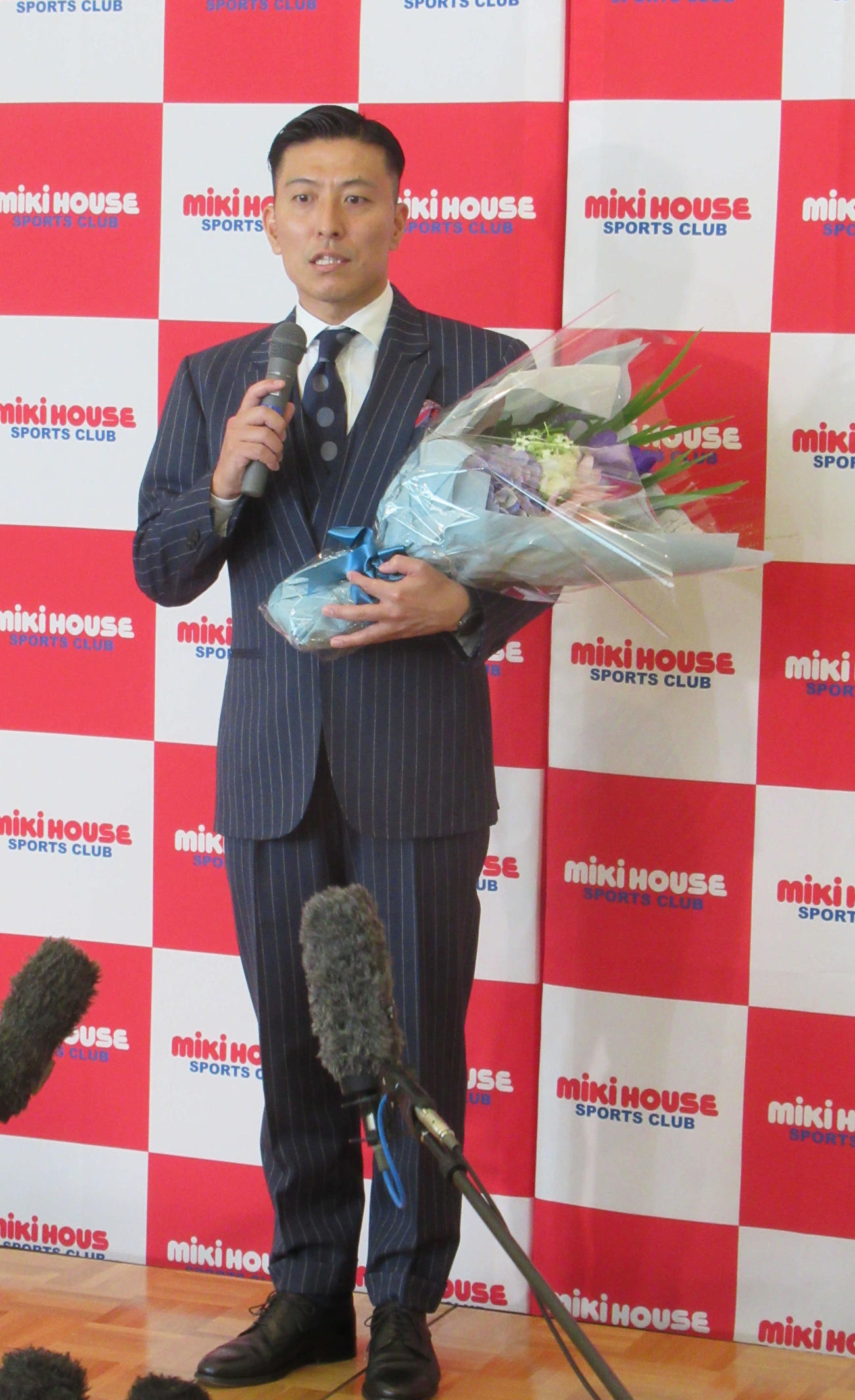 引退会見で最後のあいさつをする寺内健（撮影・益田一弘）＝2023年9月14日、大阪・八尾市内