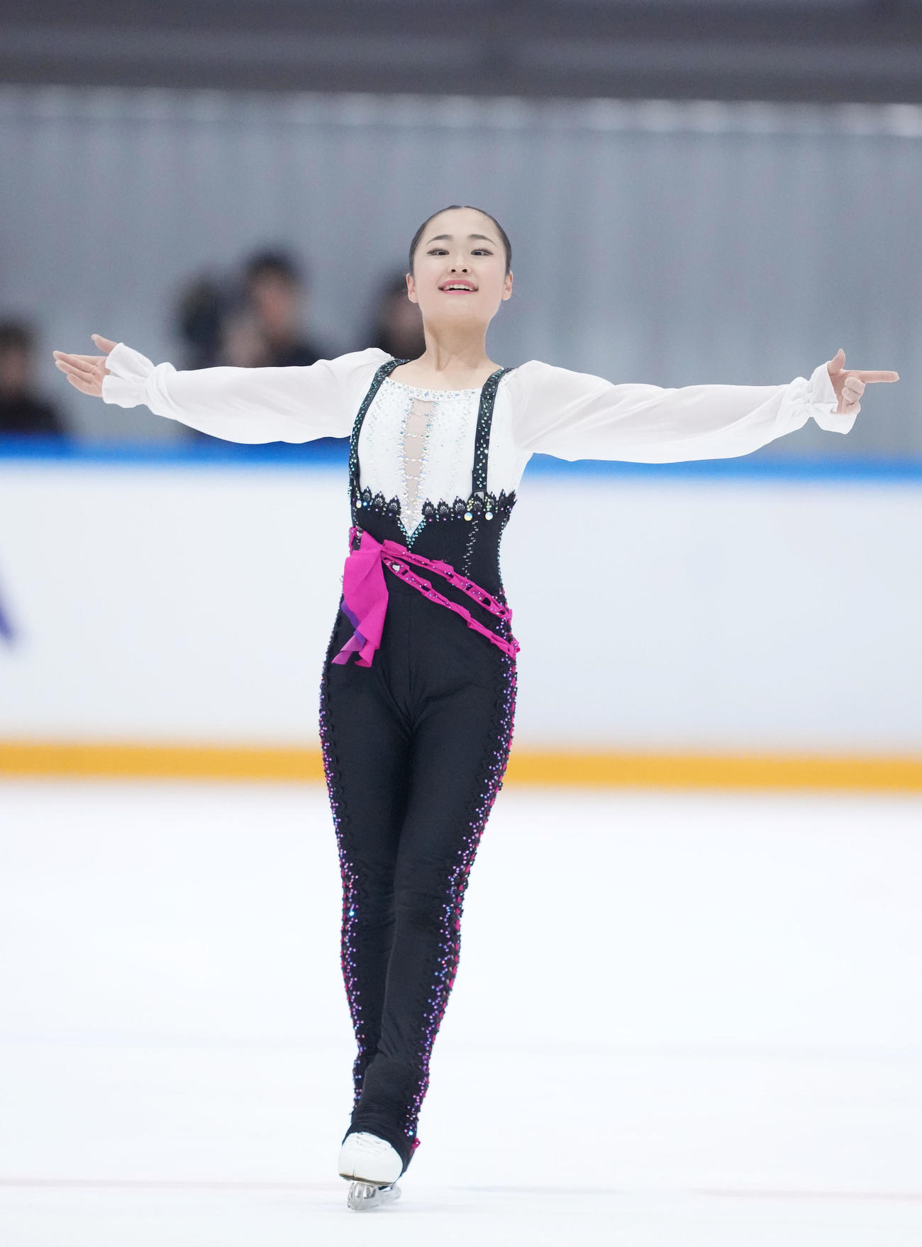ジュニア女子SP　演技後、笑顔を見せる島田（撮影・狩俣裕三）