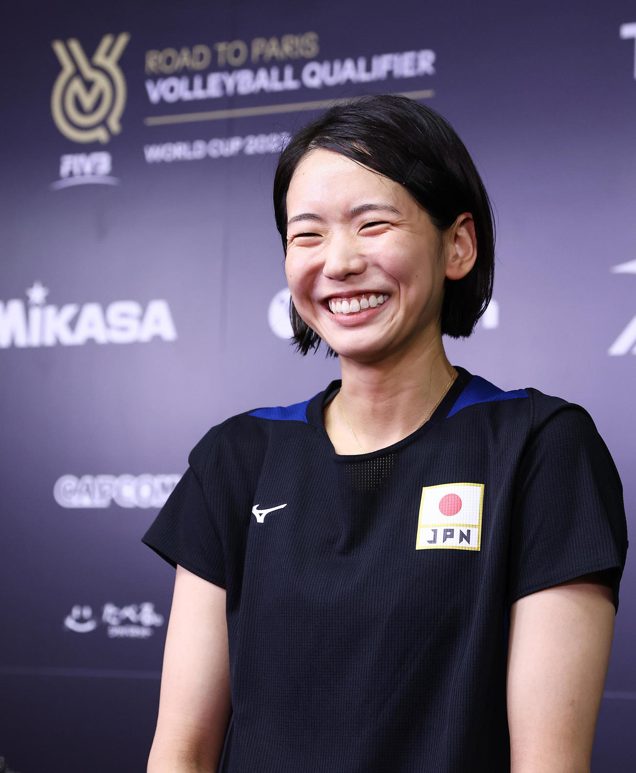 前日練習を終え笑顔で取材に応じる古賀（撮影・垰建太）