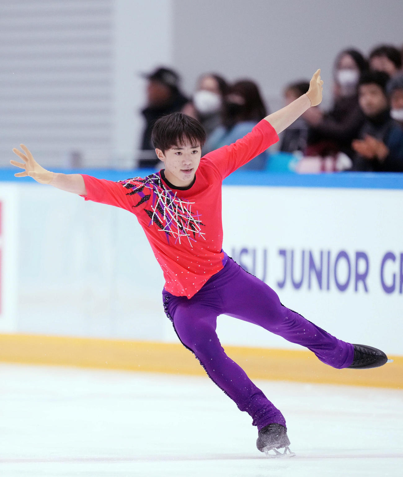 ジュニア男子フリー　演技を見せる三島（撮影・狩俣裕三）