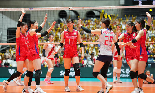 日本対ペルー　ペルーに勝利し笑顔で喜び合う日本の選手たち（撮影・垰建太）