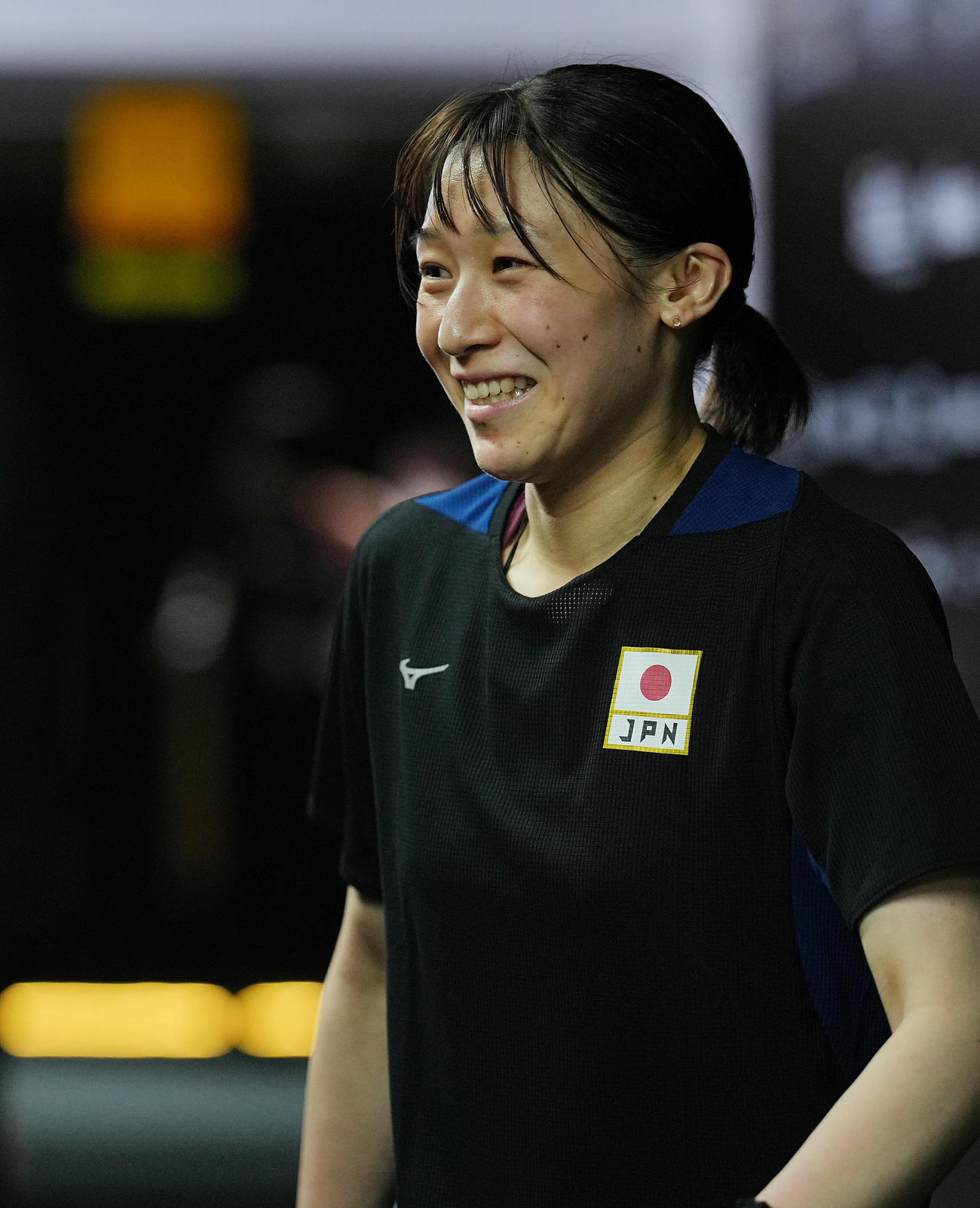 前日練習を終え笑顔で取材に応じる石川（撮影・垰建太）