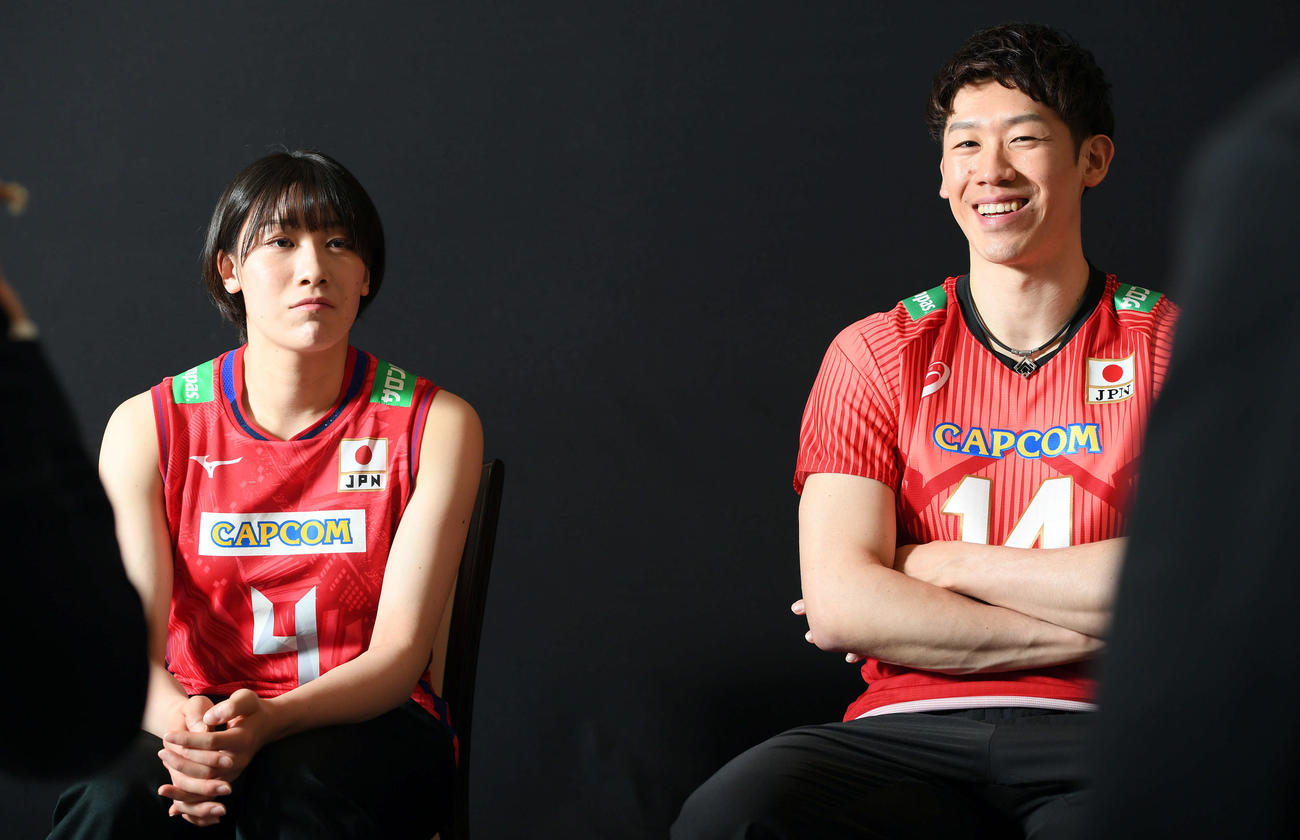 バレーボール日本代表の兄・石川祐希（右）と妹・真佑