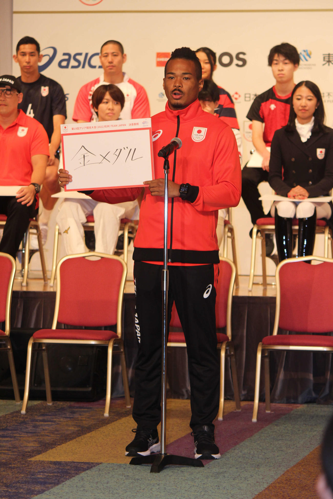 決意表明するボクシングの岡沢