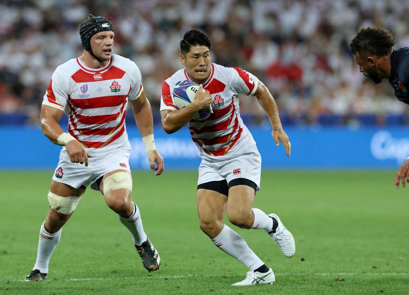 ラグビーＷ杯イングランド戦で先発した日本のSO松田力也(AP)