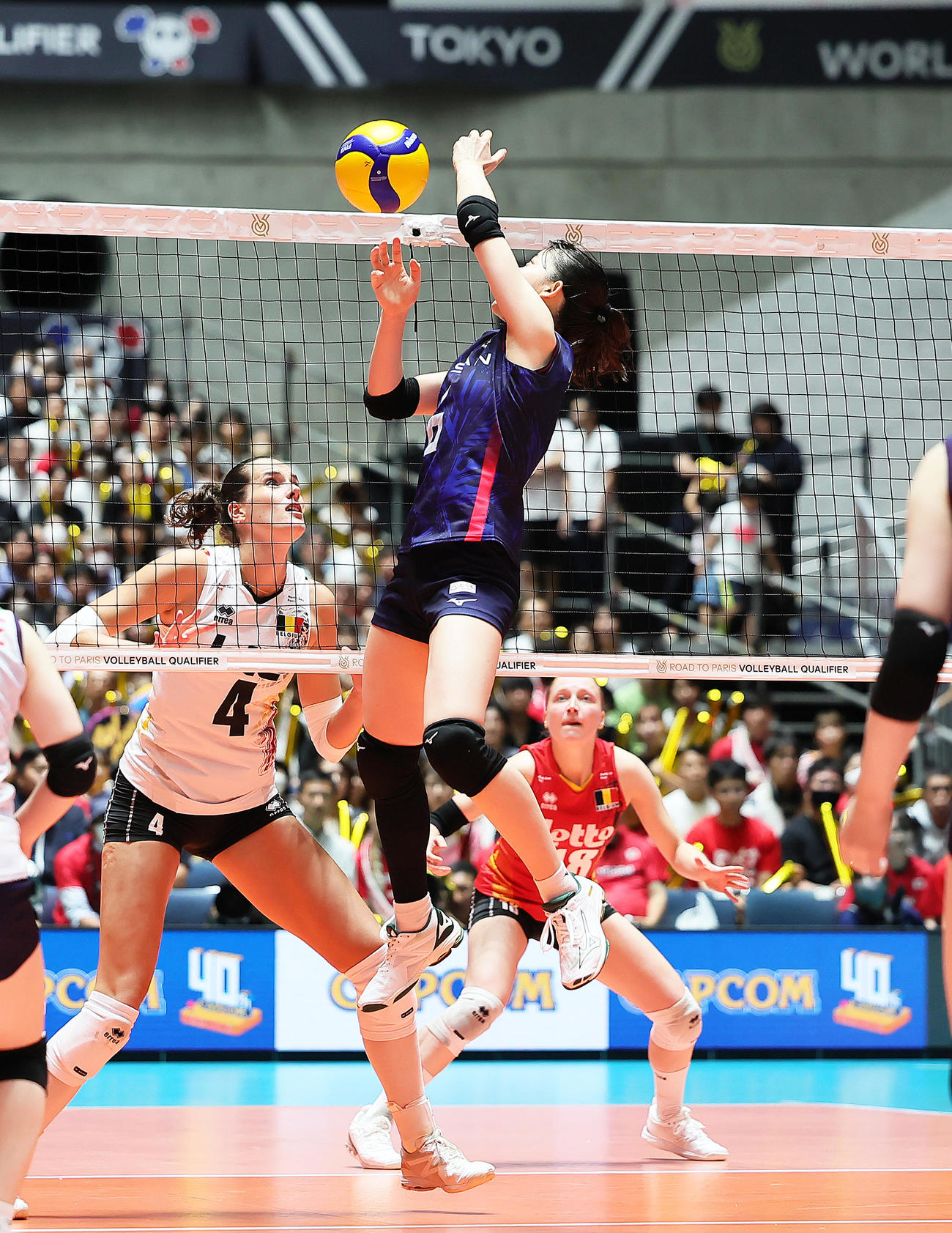 日本対ベルギー　第3S、フェイントで得点を奪う関（撮影・足立雅史）