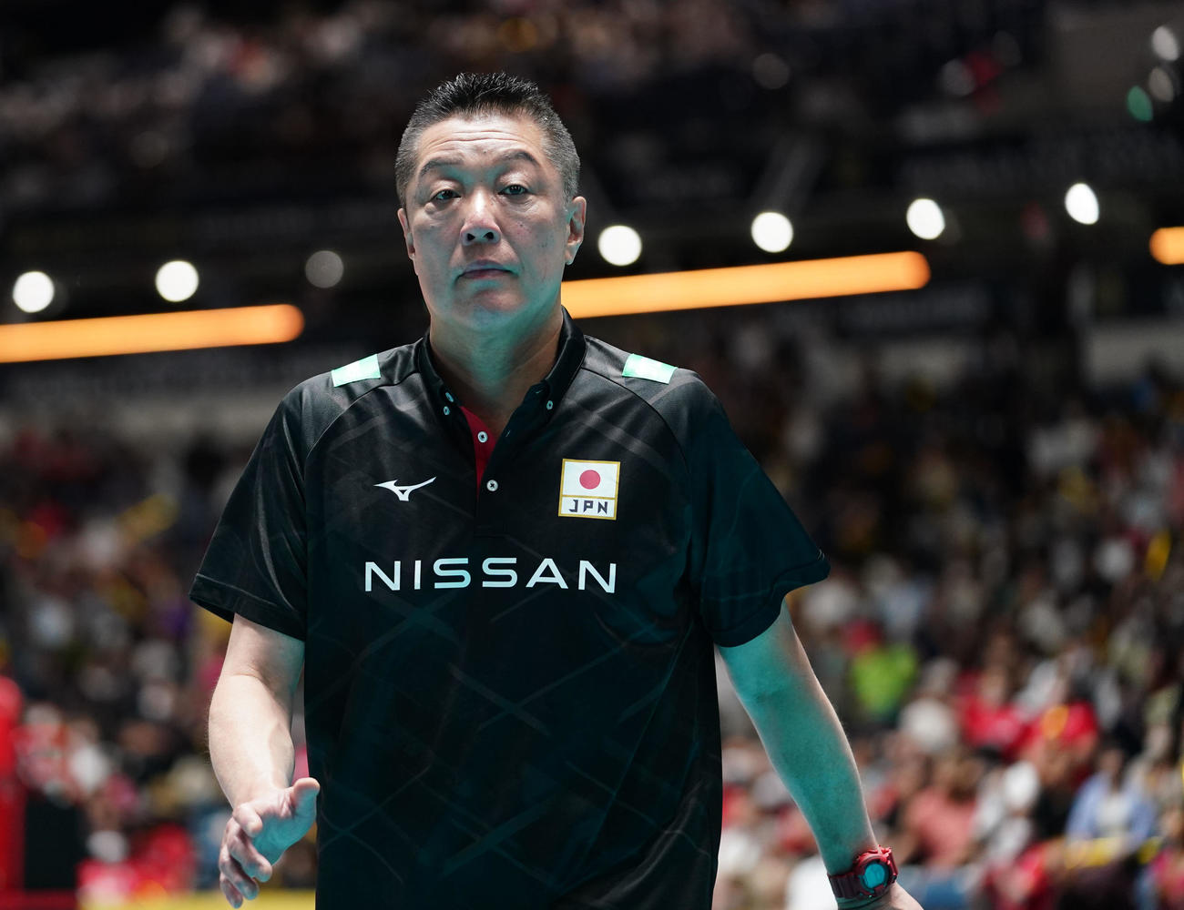 20日、日本対ブルガリア　試合を終え引き揚げる真鍋政義監督